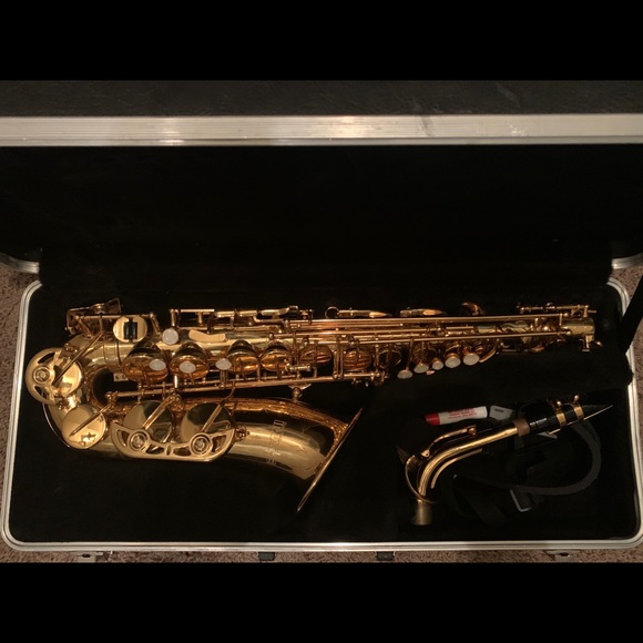 Saxophone - Picture 3 of 4